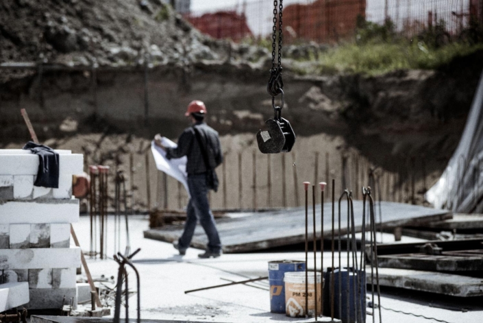 operaio in cantiere edile